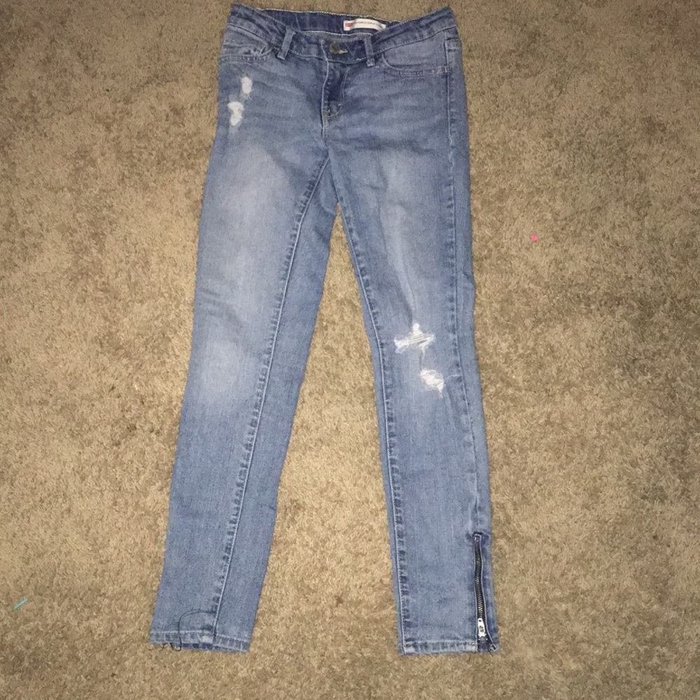 Zippy ripped jeans